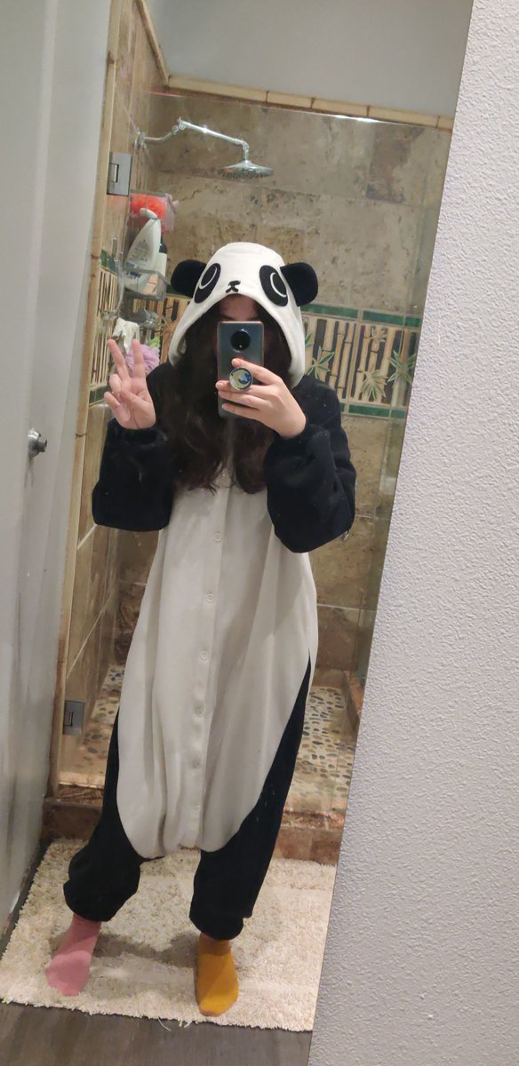 GhostyGuuu's tweet photo. Nice and cozy for this hurricane https://t.co/6aBuwtgijT