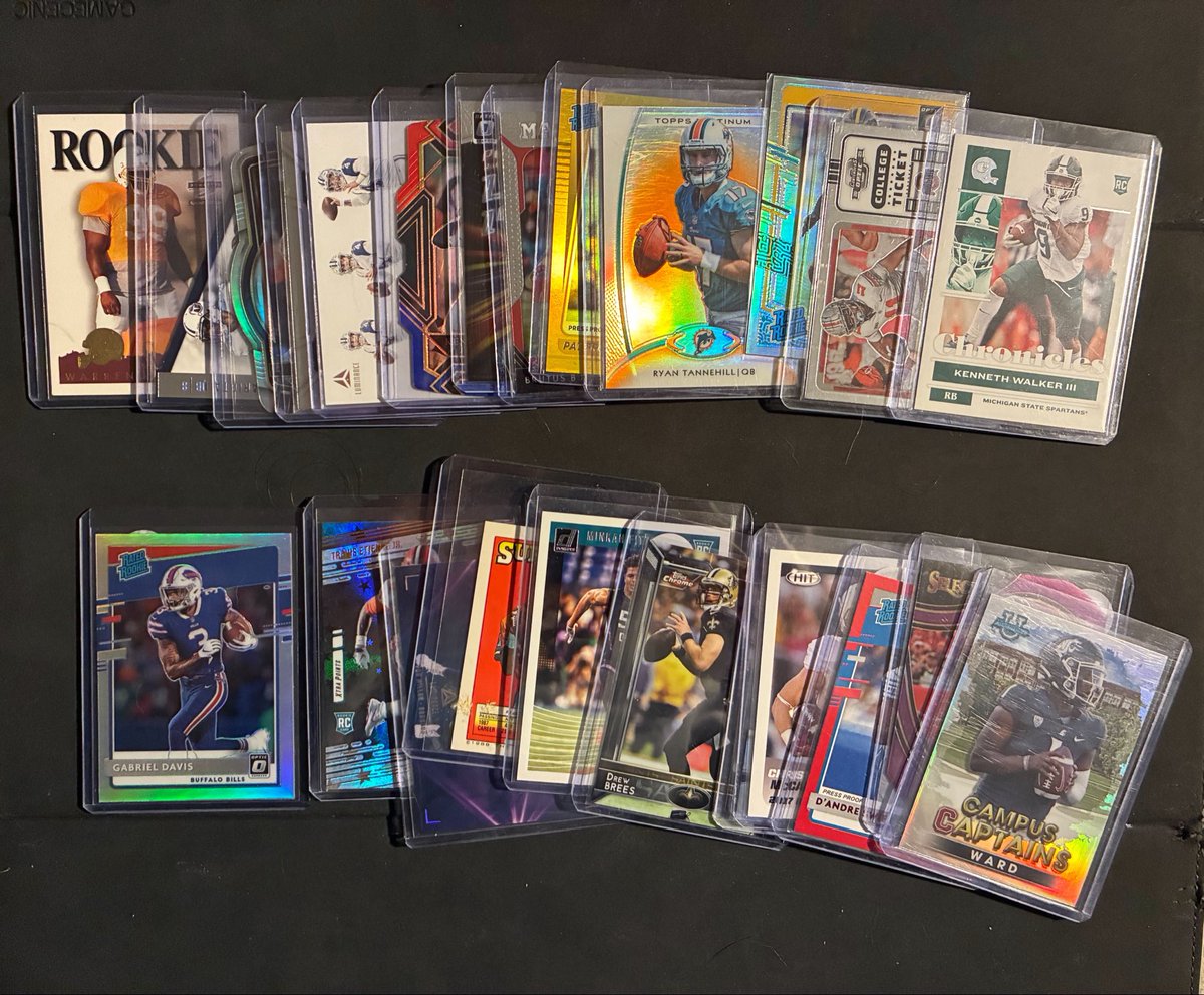 JNSD_Cards's tweet photo. Leftover $1 football lot, 24 cards for $15 https://t.co/7de95JJj8z