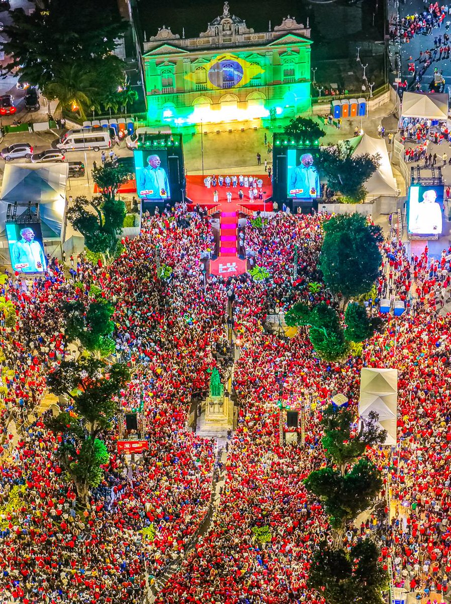 HoracioBridon's tweet photo. BORA LULA!

Povo de Maceió na rua, mostrando que o Brasil tá pronto pra mais!

É força total na reta final! 

No domingo, dia 27, vá para a rua você também! 

É Lula 1️⃣3️⃣⭐️ https://t.co/Ed2C0HWuTx