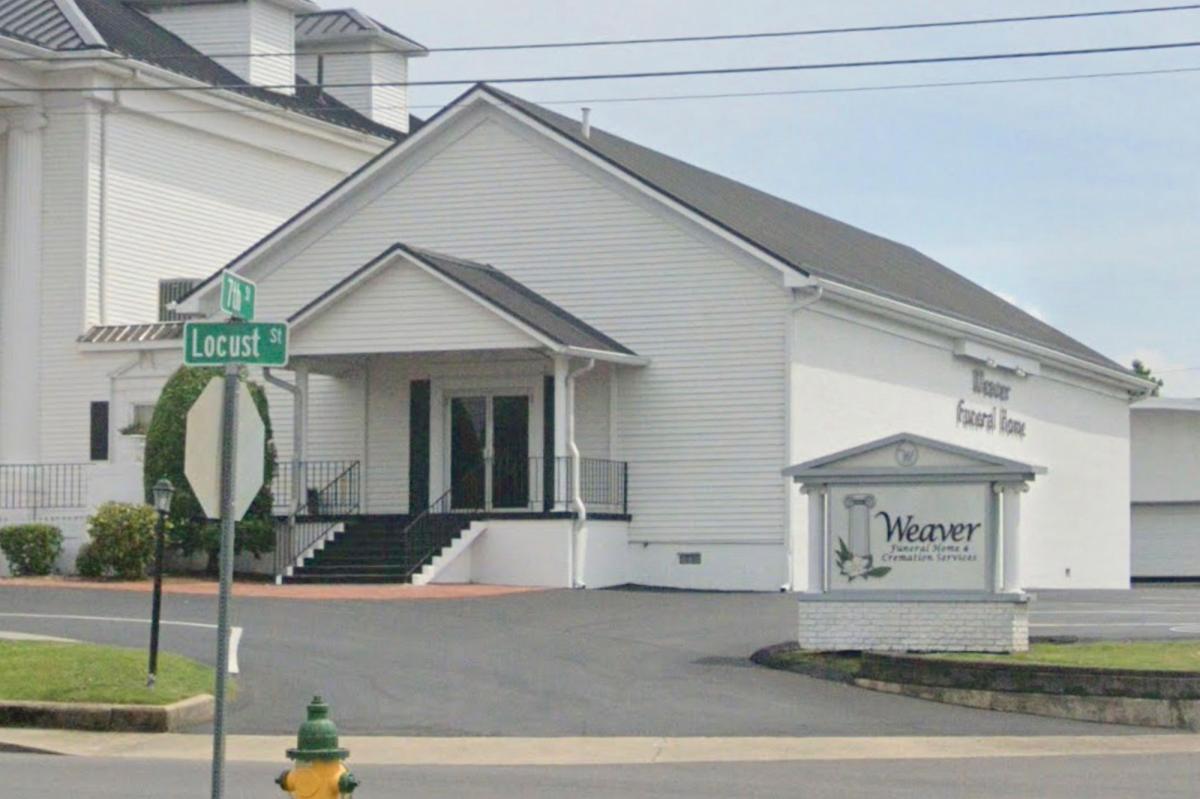 nypost's tweet photo. Widow sues Tennessee funeral home after late husband's belongings are returned covered in brain matter: 'Just mind-blowing' https://t.co/gymhIkzdRU https://t.co/WHQv4jbWCA