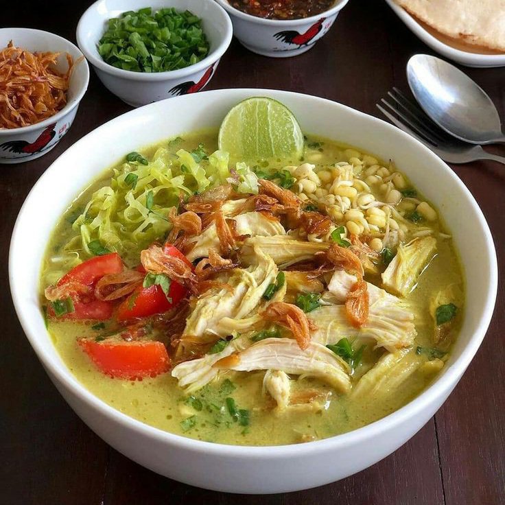 piscesgirle's tweet photo. sarapan paling enak versi kamu, bubur ayam atau soto ayam? https://t.co/mY66kDL1DX