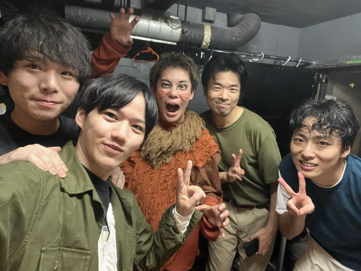 eba_first_eba's tweet photo. 本日13:30より4公演目開幕です！

千秋楽は席完売しましたが、今日と明日は席残ってます！
飛び込み大歓迎☘️
明日は18:30から！

本当に見て頂いて絶対に損はない作品なので是非来て下さい！
中野区ウエストエンドスタジオでお待ちしてます‼️

【チケット】
https://t.co/1ZQWXgqSdb https://t.co/Bhnz5MYszk