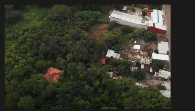 gilbert77751's tweet photo. @lavozdepolanco Porque no lo  edifican en Palenque?
Allí sobra terreno, áreas verdes, allí esta su patrón el gran "Transformador Tropical"
Si somos justos debe ser el rancho propiedad de la nación que por ahora le llaman "La Chin**da"

No les da envidia? a mi si https://t.co/bXXYT6rVjX