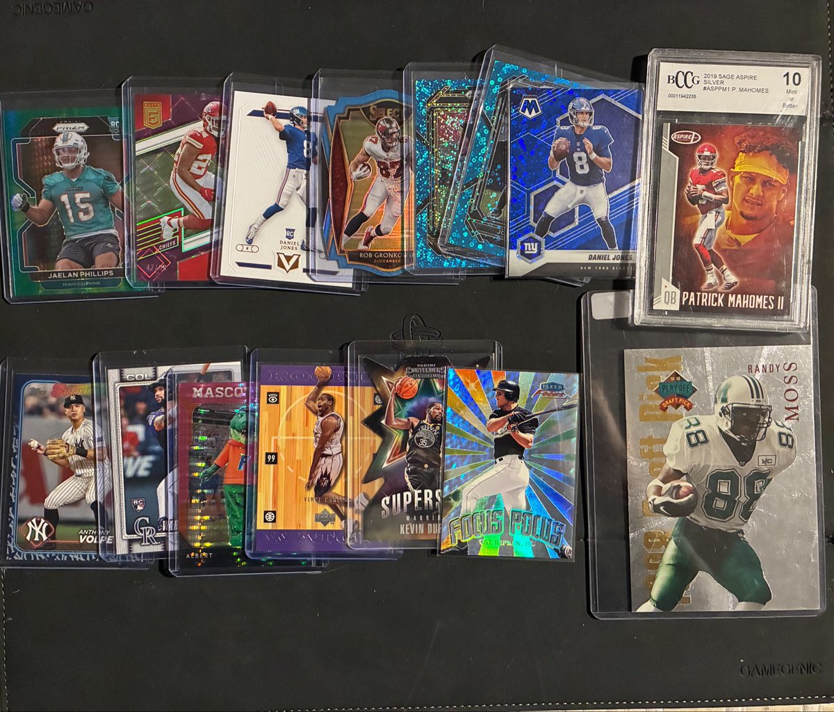 JNSD_Cards's tweet photo. Leftover 2-$5 card lot, 15 cards for $40. About $60 or so value wise https://t.co/jA0gWZ8VBW