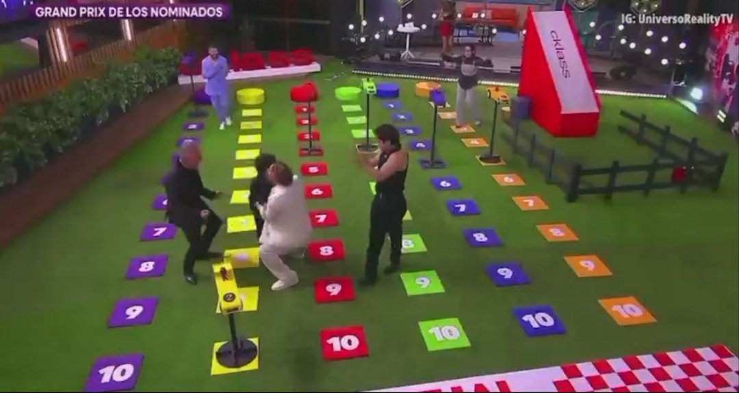 LuisRodrgu2npi's tweet photo. @jacmlx @OscarF1117 @vayavayatv viernes los nominados van a jugar el grand prix para salir de placa y convertirse en el cuarto finalista, pense que ya no habia salvación https://t.co/eXz0ZhLOIg