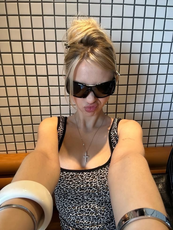 overliass's tweet photo. 𐂂ﾞ ﹐ 𝙰 𝙳𝙰𝚈 𝚆𝙸𝚃𝙷 𝙼𝙴 𝄒𝄒 ( رمز ) https://t.co/3x3l1ru1D5