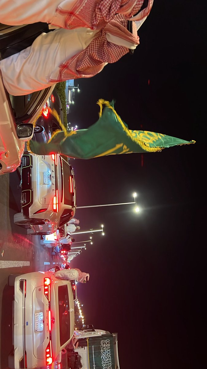 ew55t's tweet photo. والرمز والعنوان نخله وسيفين 
والنخله النخله ياملا السلامه 

كان ودك تجنح يسار ويمين 
واحد من الاثنين نفذ كلامه 
#اليوم_الوطني_السعودي_٩٦ 
#قصيده 
#اليوم_الوطني_٩٦ https://t.co/PQ53Tc5FBr