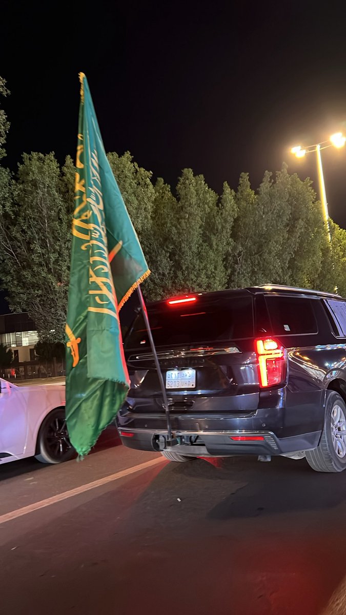 ew55t's tweet photo. والرمز والعنوان نخله وسيفين 
والنخله النخله ياملا السلامه 

كان ودك تجنح يسار ويمين 
واحد من الاثنين نفذ كلامه 
#اليوم_الوطني_السعودي_٩٦ 
#قصيده 
#اليوم_الوطني_٩٦ https://t.co/PQ53Tc5FBr