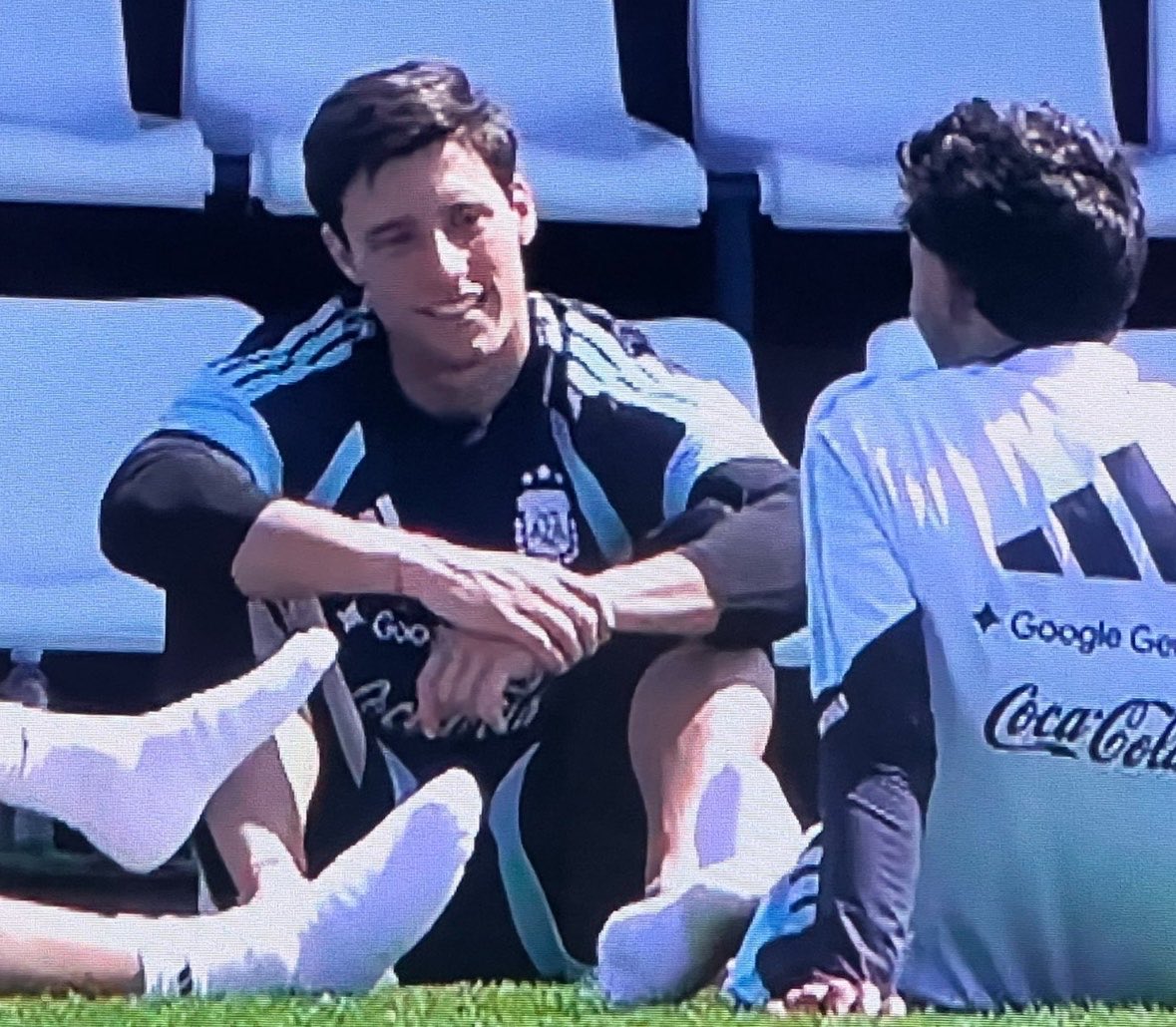 ltbrave91's tweet photo. Pov: le estás contando de tu día de mierda y él te mira como si fueses lo más hermoso que existe en el mundo https://t.co/gRi79g3ppb