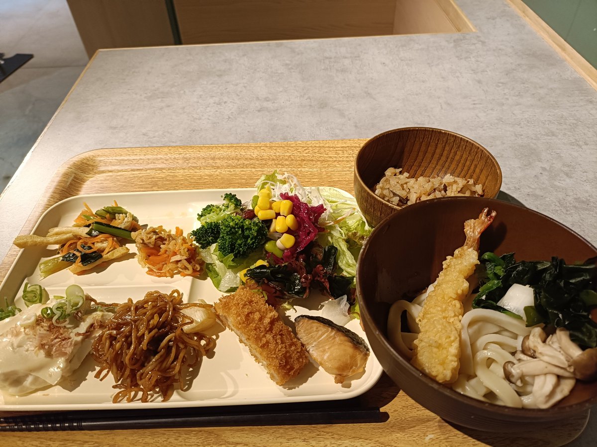 zel_pesca's tweet photo. おはようございます。
今朝の大宮のホテルモーニングは、かてめしなど埼玉県の郷土料理を中心に。
今日は都内で仕事👔
そして夜はベイファンのお得意さまとハマスタです⚾
仕事を終えたら横浜へ⚓️
#埼玉グルメ #baysta https://t.co/eBkGWpmoNG