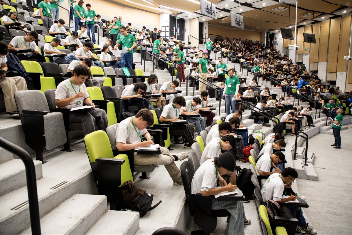 MedellinUNAL's tweet photo. Luego de superar a 114 participantes y después de catorce rondas de integrales, Humberto Sebastián Córdoba Torres, estudiante de cuarto semestre de Ingeniería Eléctrica, se proclamó campeón del XIV Concurso de Integrales de la Facultad de Ciencias de la #UNALMedellín 🧵👇🏽 https://t.co/gTb1bdewsn