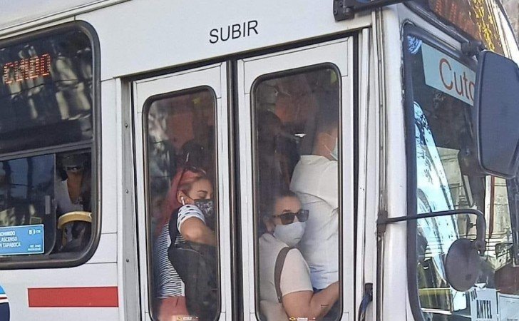 WinterBoonie's tweet photo. Me gusta mucho el autobus porq puedo ver el paisaje dice el tipazo

La experiencia del ciudadano promedio todos los días: https://t.co/EDYmWo049v