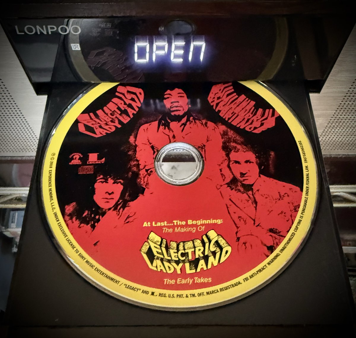 TomReed47525's tweet photo. これは未発表デモ、および別テイクを20曲収録しとるらしい 🎸
初めて聞いたわ。
そりゃそうか 😓

「エレクトリック・レディランド 50周年記念盤」
disc 2
The Jimi Hendrix Experience https://t.co/ZCMvCcTeT8