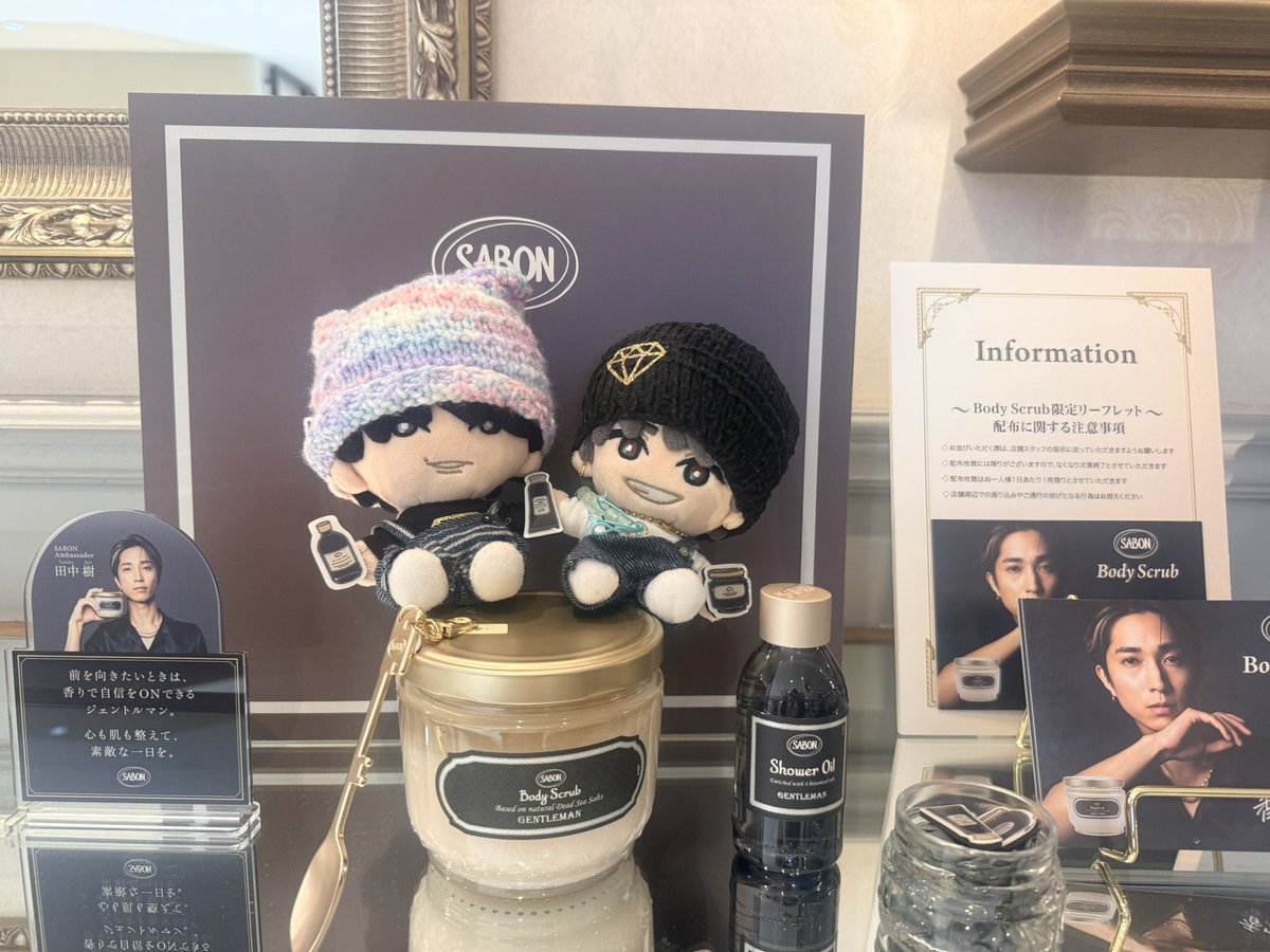 daisuki560's tweet photo. 吉祥寺が東京行ったらメインの駅になる私😌
SAVONはオンラインしかないから店舗にやっと行けたので、追加購入してきました🫶
スーツケースの中で気圧で蓋が開いた模様で🥺オイルがこぼれてしまっておりました😭買って帰ってくるのは無理なのかな
とりあえず記念撮影❤️
#SAVON
#樹とSAVON https://t.co/fiNNAjFofR