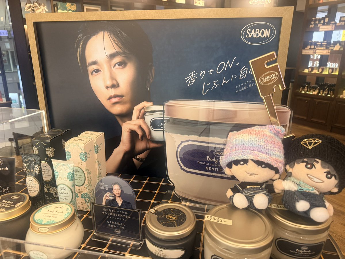 daisuki560's tweet photo. 吉祥寺が東京行ったらメインの駅になる私😌
SAVONはオンラインしかないから店舗にやっと行けたので、追加購入してきました🫶
スーツケースの中で気圧で蓋が開いた模様で🥺オイルがこぼれてしまっておりました😭買って帰ってくるのは無理なのかな
とりあえず記念撮影❤️
#SAVON
#樹とSAVON https://t.co/fiNNAjFofR