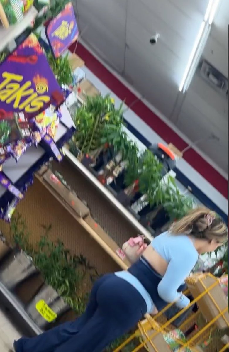 Spazzin_3033's tweet photo. Watch video I got caught( I had consent x) …. #candidshot #candid #bbl #latina #horny #creepshot #voyeur #freaky #capped https://t.co/egr5wvKXNP