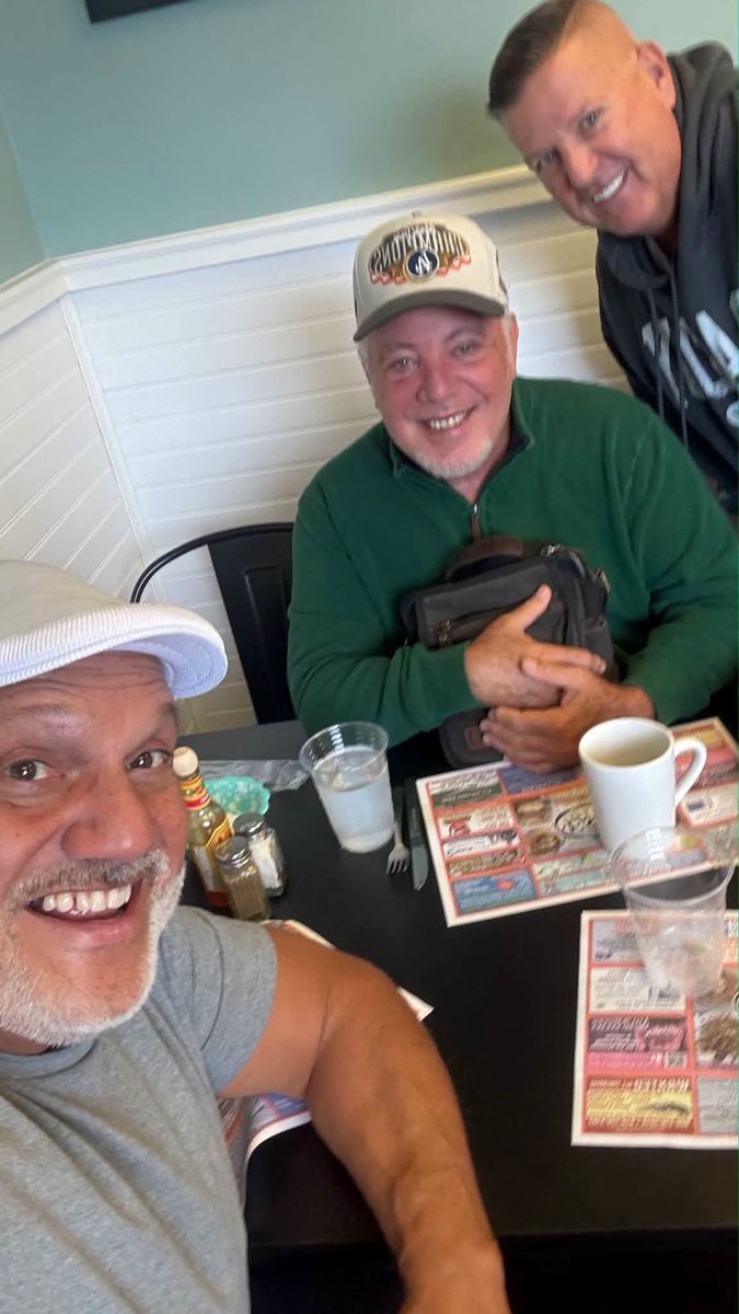 jimschafer14's tweet photo. Great meeting for Under the Boards 💯 ❣️ https://t.co/hAHXDZWWJU