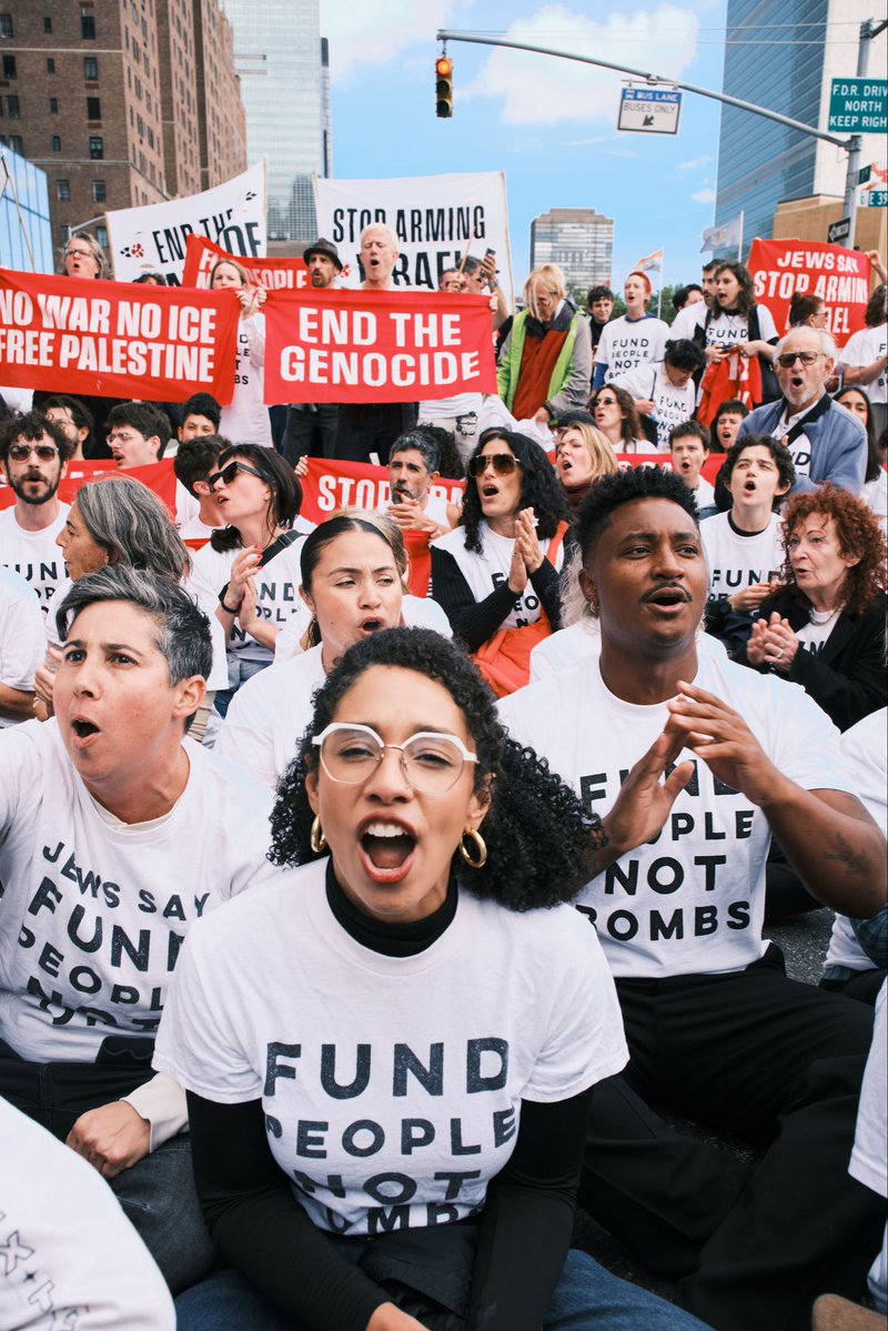nycDSA's tweet photo. Our members &amp; electeds proudly protesting the Israeli genocide today during Netanyahu’s address to the UN, joining hundreds to tell our government NO MORE spending billions on bombs &amp; giving war criminals a platform to speak.

As @DarializaforNY says, it’s BABIES NOT BOMBS. https://t.co/GTP2aJEG2s