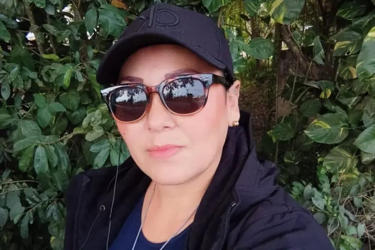MLopezSanMartin's tweet photo. 🚨 Atacan de nuevo a la madre buscadora Beatriz Uscanga

Hombres encapuchados irrumpieron en su casa en Veracruz, la golpearon y la hirieron con arma blanca

Tenía protección federal. Llamó al 911 y las patrullas nunca llegaron

En 2025 buscaba a su hijo y también la agredieron https://t.co/iJ8Hp6FUxZ