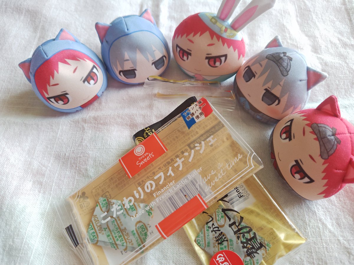 hiro_alice_ham's tweet photo. で、どうでした？
🐈🐈🐈🐈🐇「もうひとつあればわかるかも…」
#ねこだまのいる生活 https://t.co/RBfidmrDJG