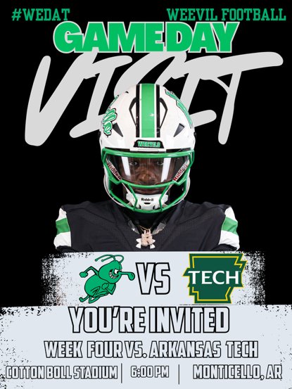 ConnorMoore2028's tweet photo. I appreciate @CoachTorrain for the gameday invite! Excited to experience @WeevilFootball gameday! https://t.co/onJiysvNnN