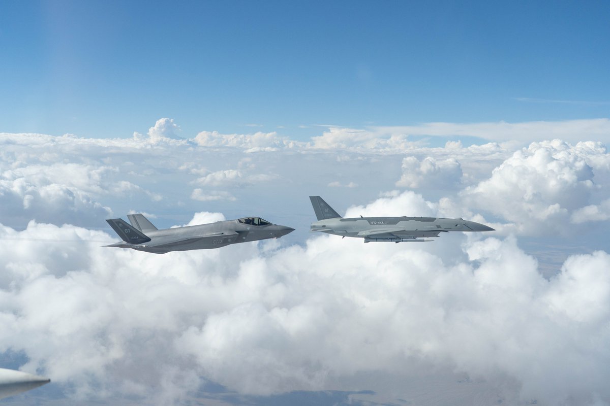 anduriltech's tweet photo. Anduril delivered the first CCA to the @usairforce last month. Now, USAF operators are flying Fury on their own. https://t.co/HdSLg7MbZZ