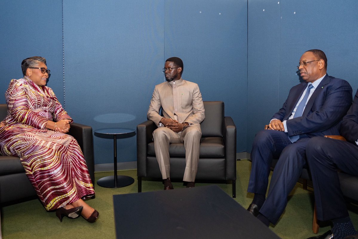 PR_Senegal's tweet photo. Le @PR_Diomaye s’est entretenu avec la Première ministre de la #RDC. La coopération bilatérale, les enjeux sécuritaires en Afrique et l’élection du prochain SG de l’#ONU, pour laquelle le Sénégal soutient la candidature de M. @Macky_Sall, étaient au cœur des échanges. #UNGA81 https://t.co/fjgnqAeKuJ
