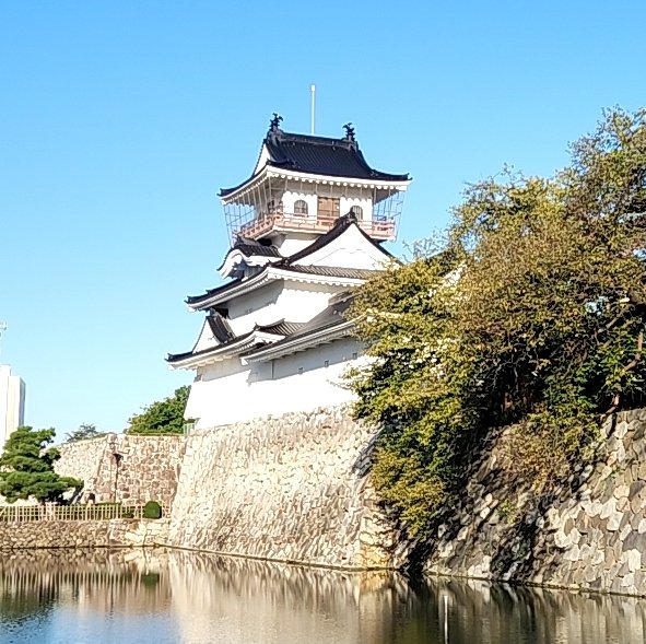 GureCoco82's tweet photo. 朝の富山城。 https://t.co/owEfrxR3SG