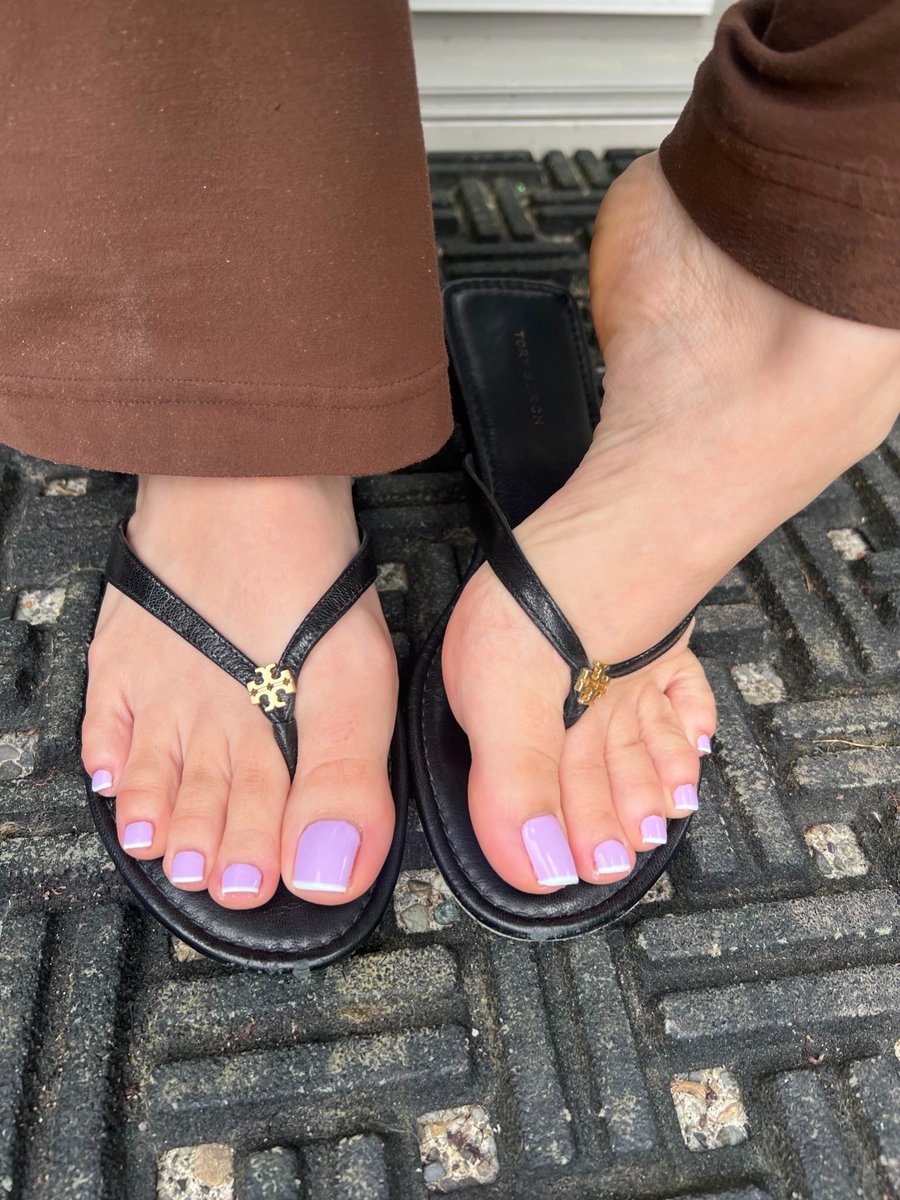 FeetQueen68x's tweet photo. 💜💜💜 #feet https://t.co/cgiC4laLtd