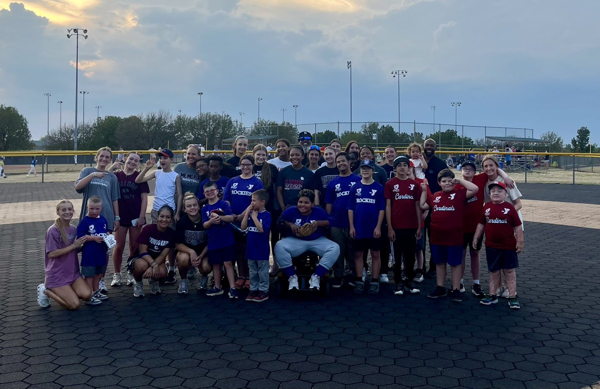 EMHSGirlsBB's tweet photo. Sports bring out the best in all of us. β€οΈAnd this evening our Bulldogs shared the field and made memories alongside some incredible athletes. π₯πΎβΎοΈ #CompeteWithJoy! https://t.co/iPNsiAtmVe
