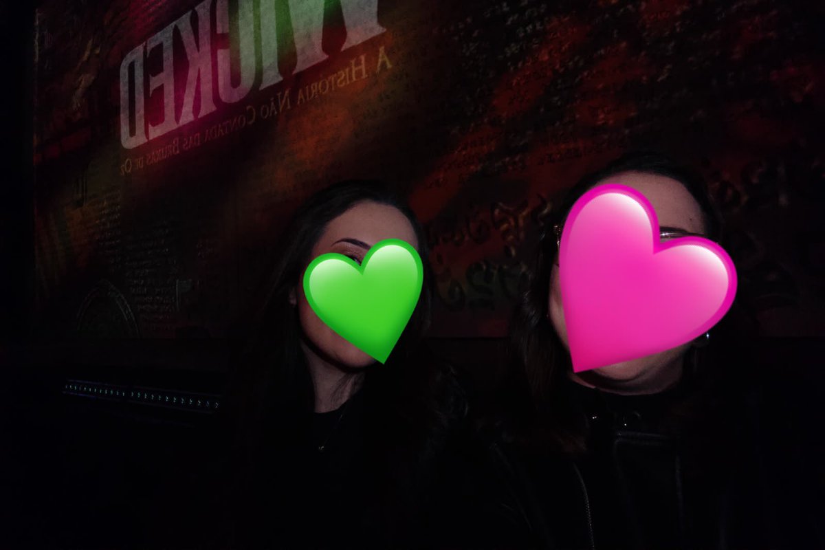 hbotdf's tweet photo. Eu e minha amiguxa parte 2 wicked rio, inclusive eu fiquei belíssima nessa foto porém não vou me expor kkkk https://t.co/gqPvlScT8c