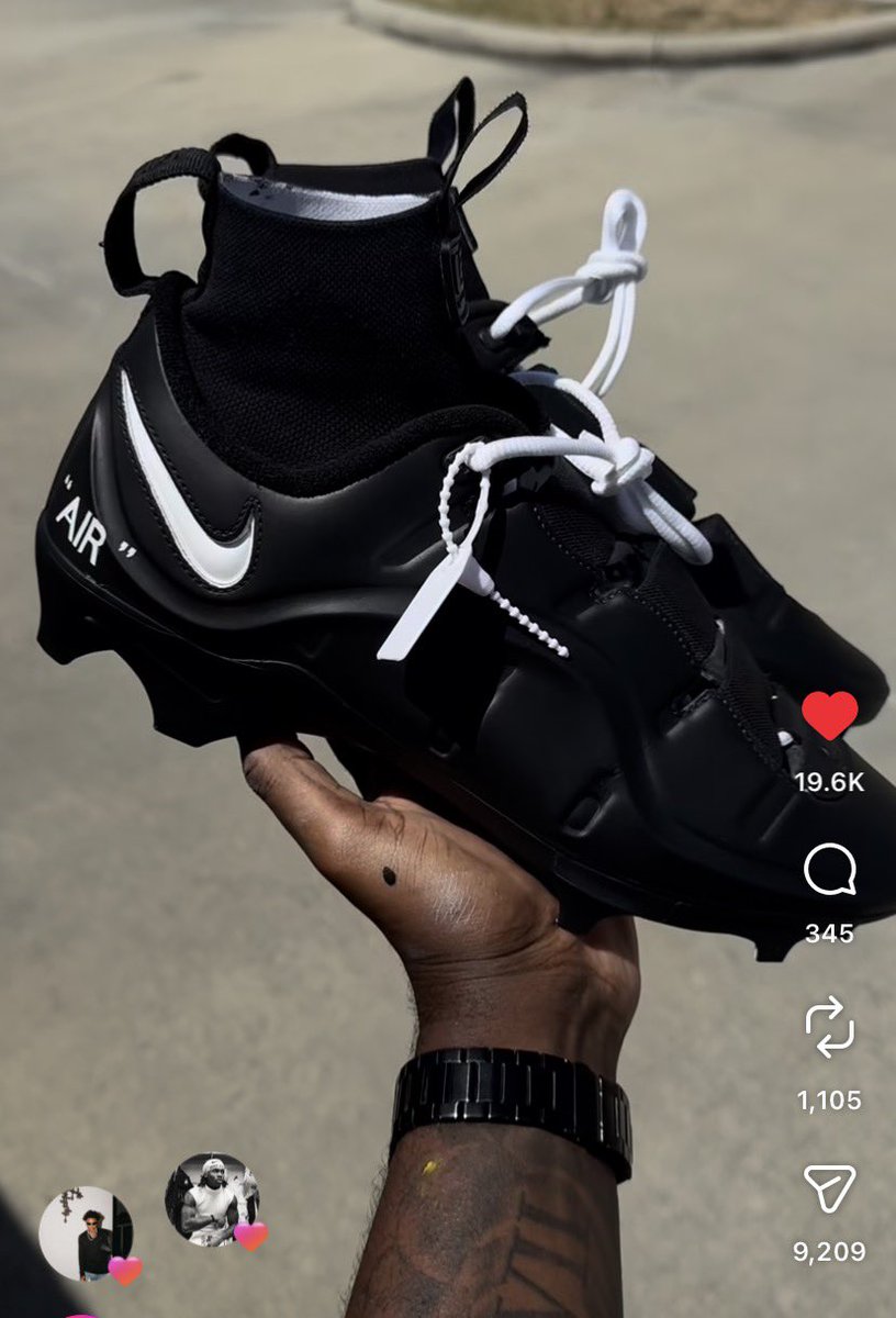south_ov_France's tweet photo. Best combo on the cleat planted 🌎
Black with white laces https://t.co/Ex4g2svj88