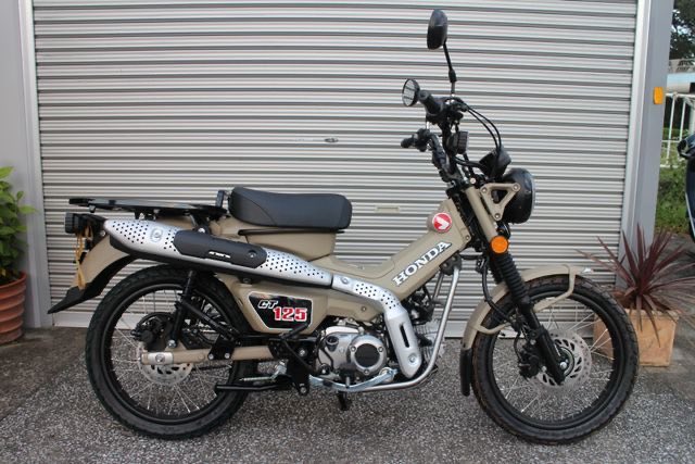 STARSTRADING's tweet photo. 新車CT125 ハンターカブ入荷してまいりました！
一台のみの入荷となります！
燃費最高！通勤通学に最適なバイクを
ぜひお手元に！

#starstrading #スターズトレーディング 
#honda #カブ #通勤通学 https://t.co/s5XAvxDt5p
