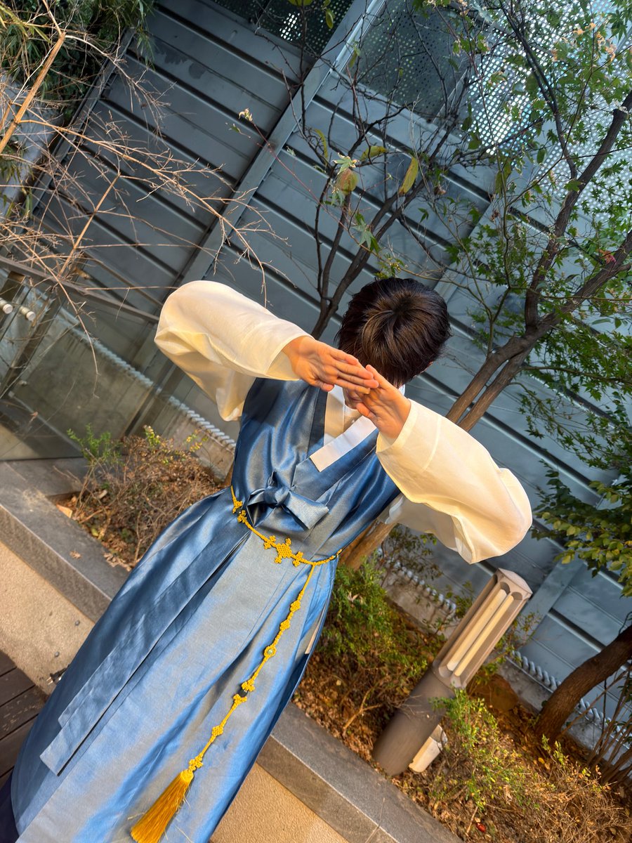 LUN8_members's tweet photo. [#이안]
즐거운 추석 보내용🥰

#루네이트 #LUN8 #Ian #추석 https://t.co/keu9imKw8P