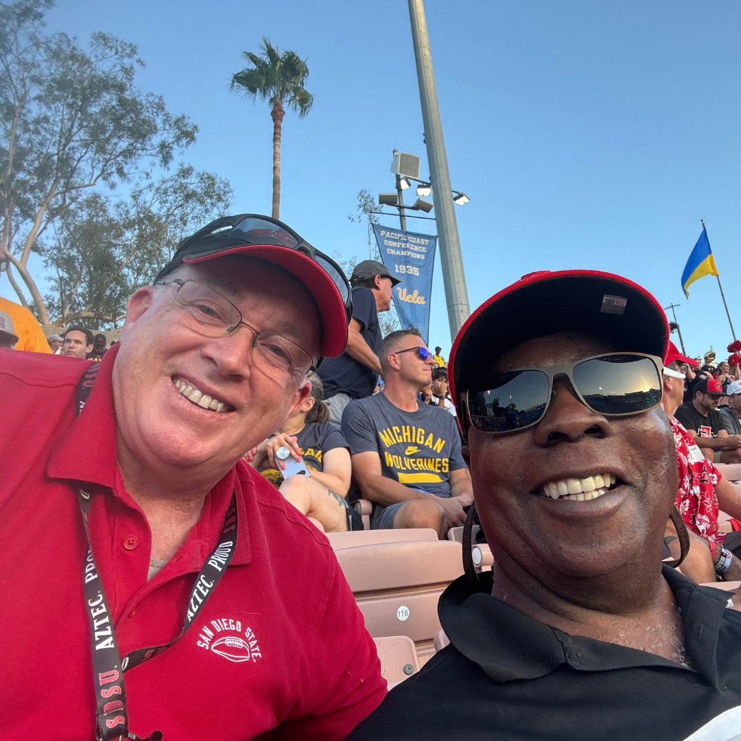 sdsualumni's tweet photo. When the Aztecs hit the road, our community shows up. ❤️🖤

Thank you to everyone who cheered on SDSU at the Rose Bowl! It was great seeing our community come together and show their Aztec pride. https://t.co/s4qpU0EGLX