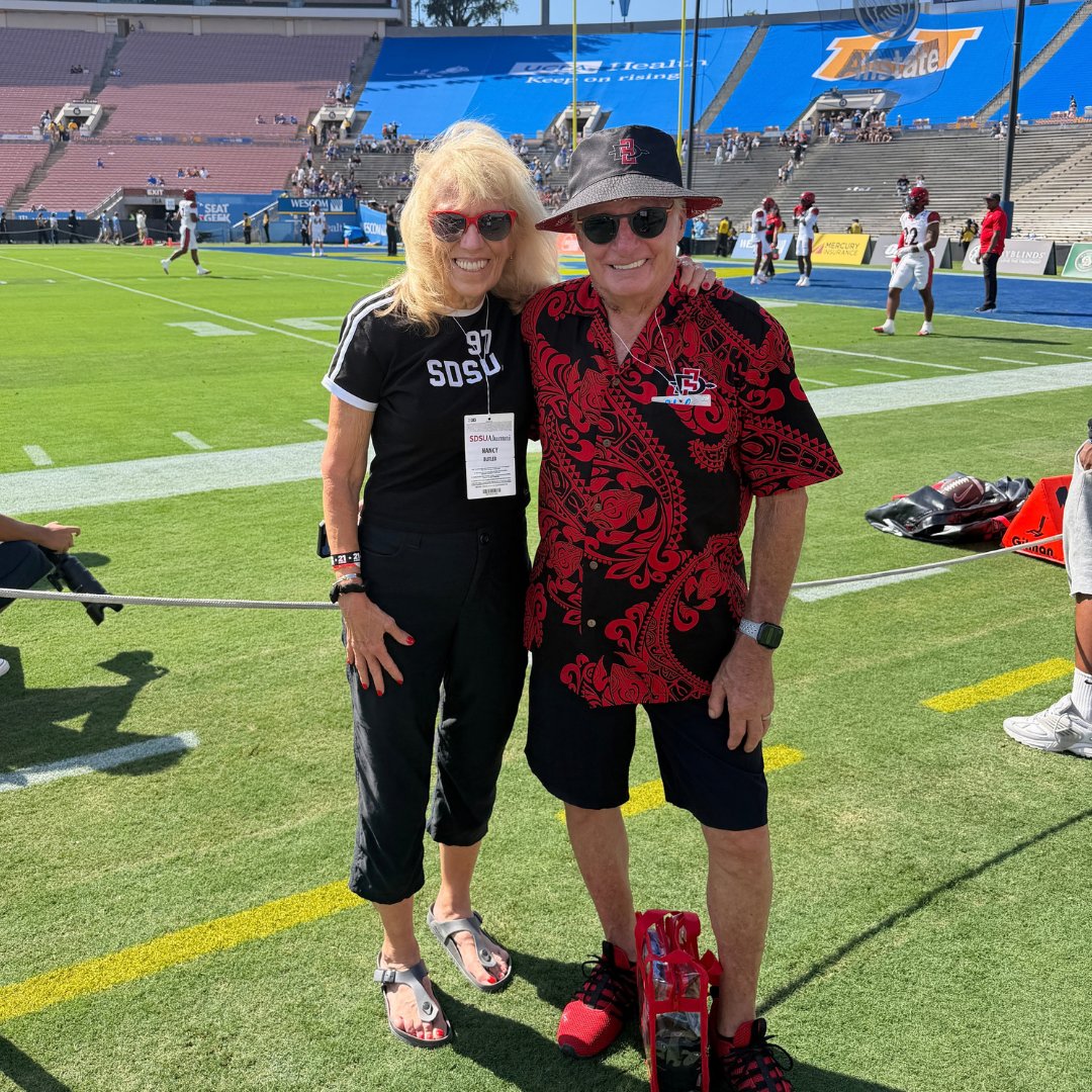 sdsualumni's tweet photo. When the Aztecs hit the road, our community shows up. ❤️🖤

Thank you to everyone who cheered on SDSU at the Rose Bowl! It was great seeing our community come together and show their Aztec pride. https://t.co/s4qpU0EGLX