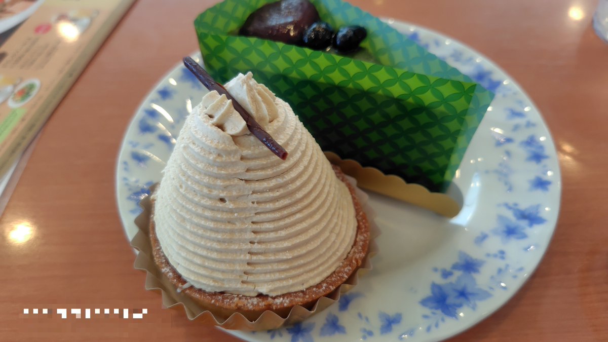 deokoma's tweet photo. 不二家でケーキセット食べてしまった
しかも２個セット幸せ！
ケーキって一つあたり400kcalくらいあるのね
美味しい代償デカいか悔いはない
入間川ＣＲ豊水橋の曼珠沙華 https://t.co/R79TJJw9oA