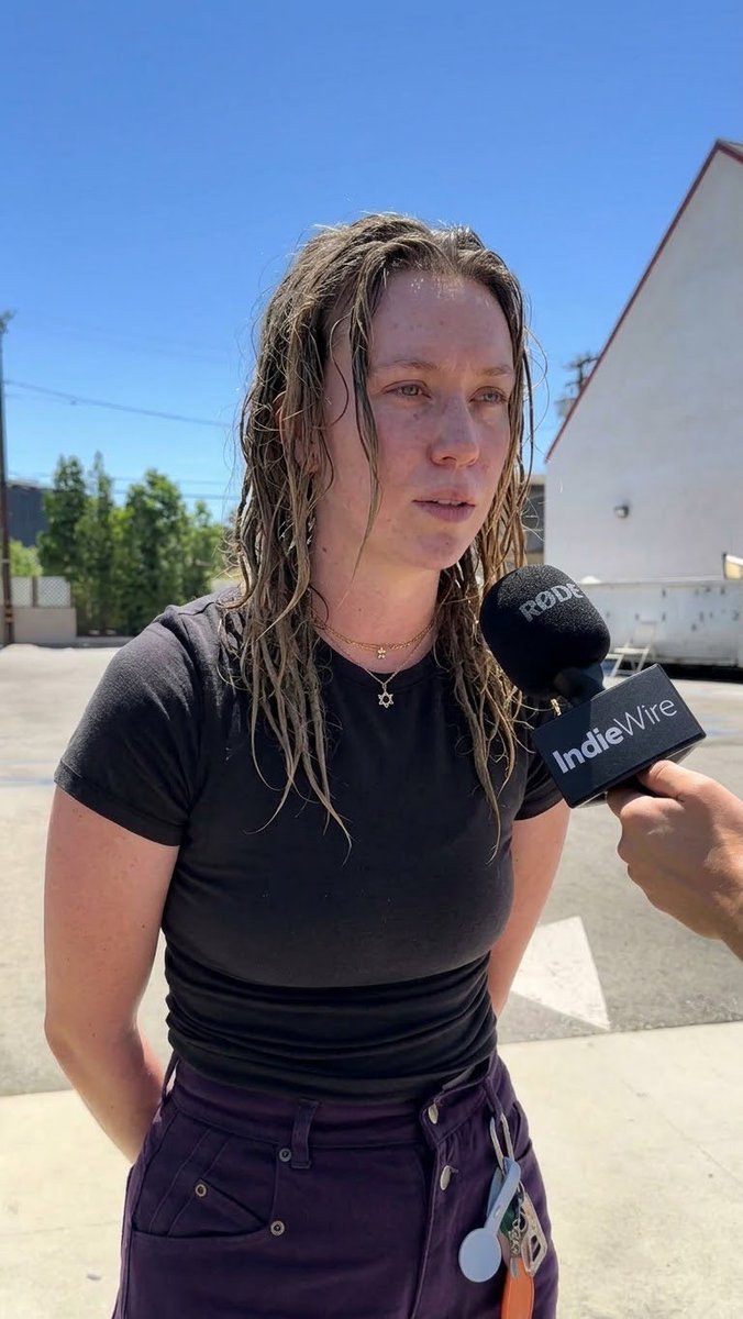 BobbyJoTrouble's tweet photo. @HenMazzig Do you have to sign a pledge to give up shampoo and makeup when you join leftist protests? https://t.co/Hy7ExmGyzI