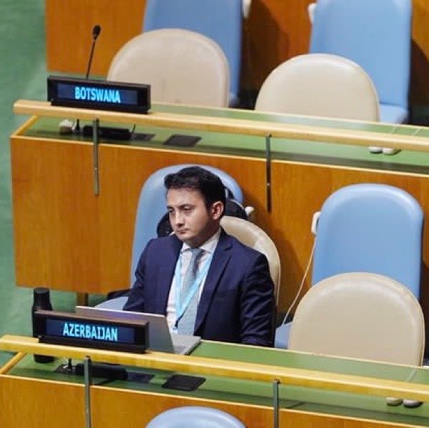 sagcigazete's tweet photo. “Kardeşimiz” sıfatını verdiğimiz Azerbaycan, Netanyahu’nun BM Genel Kurulu’ndaki konuşması sırasında salonu terk etmedi. https://t.co/xprI5GR0ha