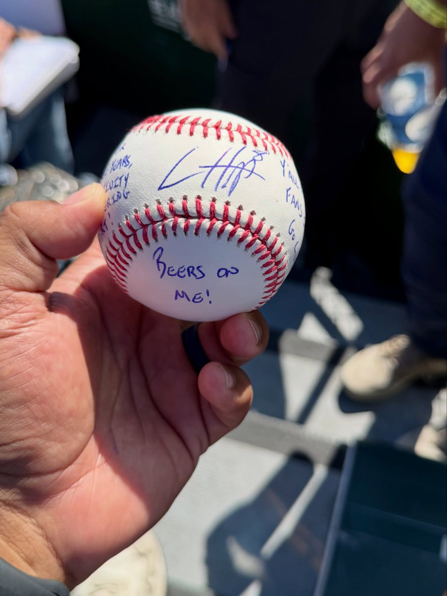 MLBONFOX's tweet photo. In what could be his final home game at Wrigley Field, Ian Happ took time to show love to Cubs fans in the bleachers. 🙏

via bleacher_bums/IG https://t.co/0tdwezR9hI