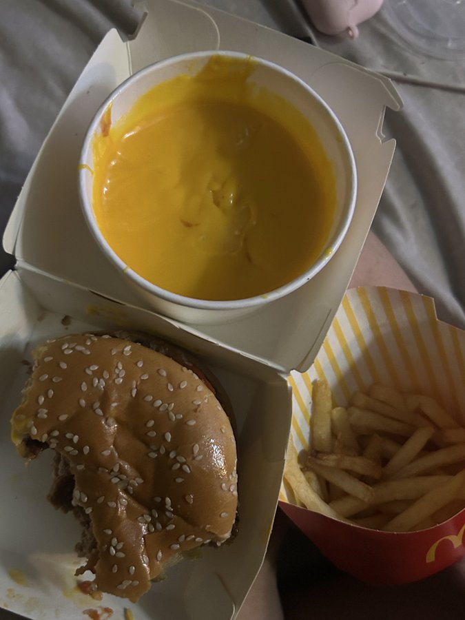LPbubuu's tweet photo. hmmm hamburguesa https://t.co/5XkFcHtErU