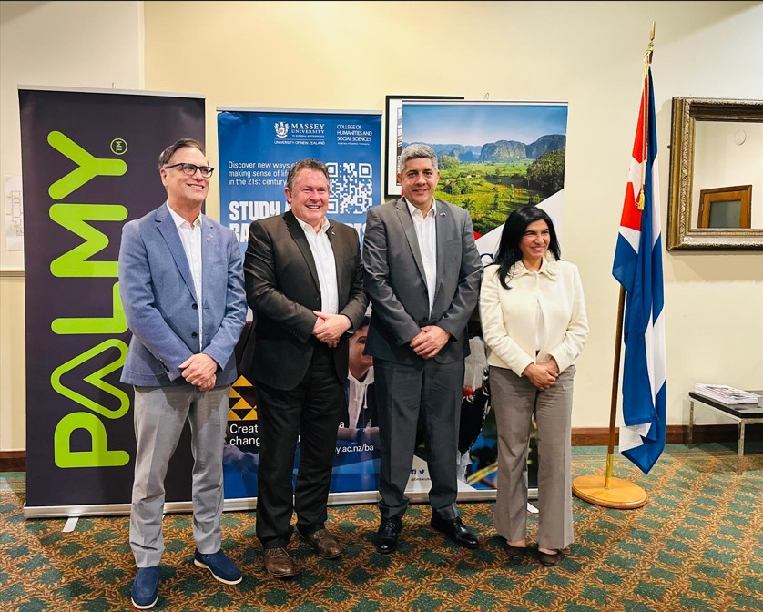 LuisMorejonR's tweet photo. 🎬🇨🇺 Fue un placer presentar El Benny, de Jorge Luis Sánchez, en la inauguración del 24.º Festival de Cine Latinoamericano en Palmerston North.
Una celebración de la música cubana, nuestra cultura e identidad.
#Cuba #ElBenny #BennyMoré https://t.co/oxQ23KCwKA