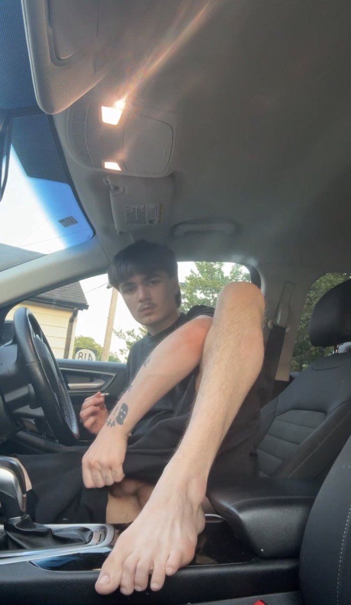 codysbusy's tweet photo. Would you go on a roadtrip with me bro? 🙈 https://t.co/QBnJA9TC4Y