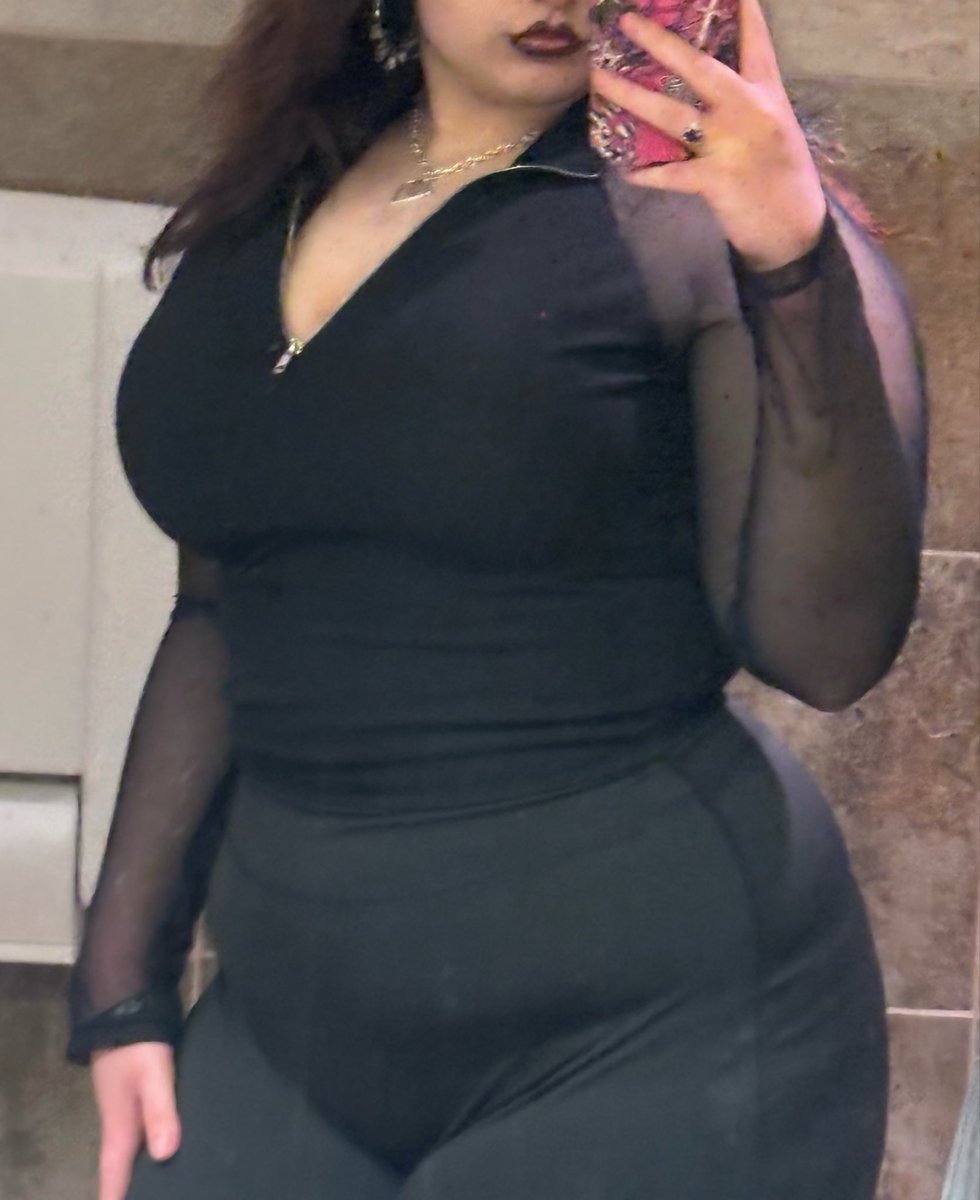 babe_wnobudget's tweet photo. wayyy too pretty to not always be paid for https://t.co/Q4s9eU3rUb
