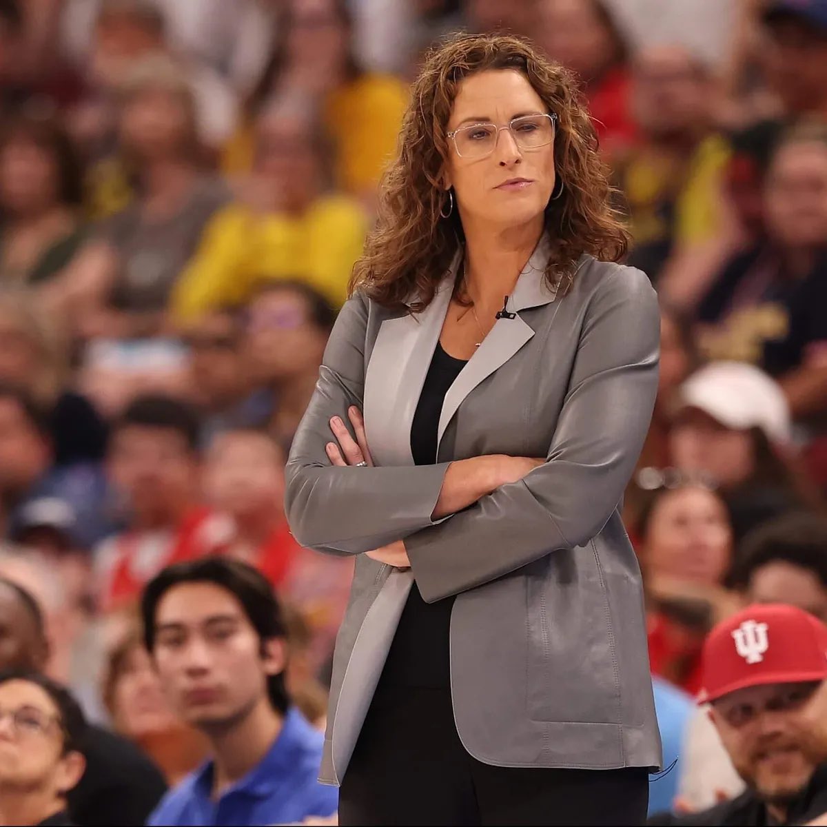 Hero_OfThe_Day's tweet photo. Stephanie Whiteis almost exclusively playing Caitlin Clark off ball in this first quarter, and the results are about what you’d expect — Indiana is down 21-4.

Terrible leader. https://t.co/oc0m8P0NZI