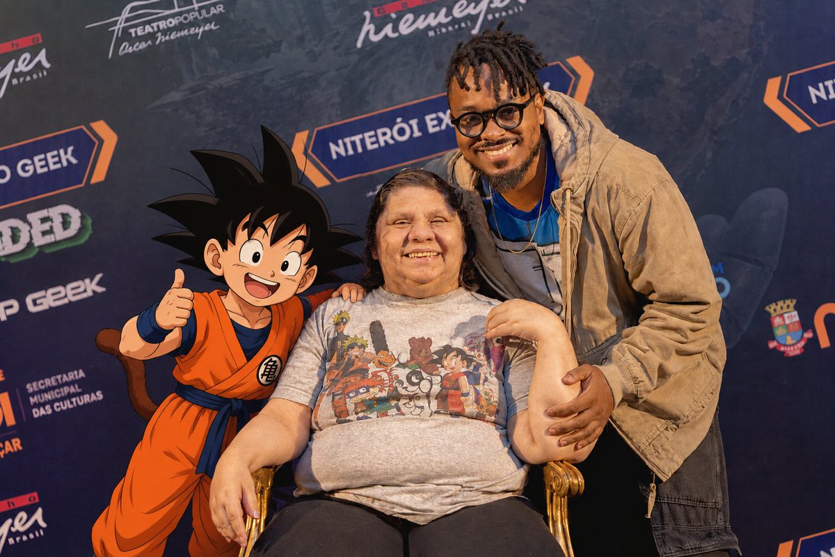 stickdoPhallatt's tweet photo. Ainda dá tempo de um TBT? 
Esse dia foi um dos que vai ficar pra sempre na minha memória, temos aqui a Úrsula Bezerra, a pessoa que deu voz ao meu anime favorito, cara foi um mix de emoção, se  essa foto, pudesse ser traduzida com só uma palavra seria, GRATIDÃO 🖤🥹 #dragonball https://t.co/GiSDebL93j
