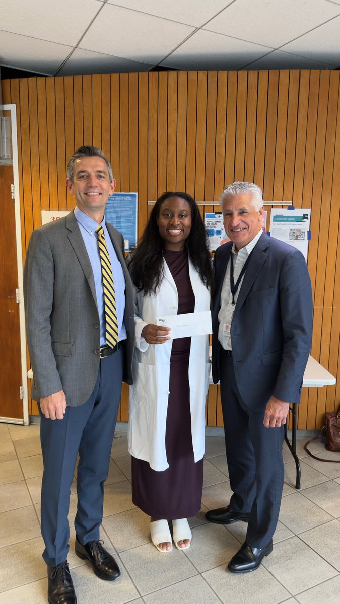 UCSFvascular's tweet photo. A special milestone for our PGY-2 resident, Queen Abure, MD, who received her surgical loupes &amp; plaque at the Naffziger Symposium &amp; Loupes Ceremony! 🎉 Dr. Gasper, Queen’s honoree, presented her loupes and plaque, marking a major step in her surgical training. Congrats, Queen! 👏 https://t.co/oUrccI47jO
