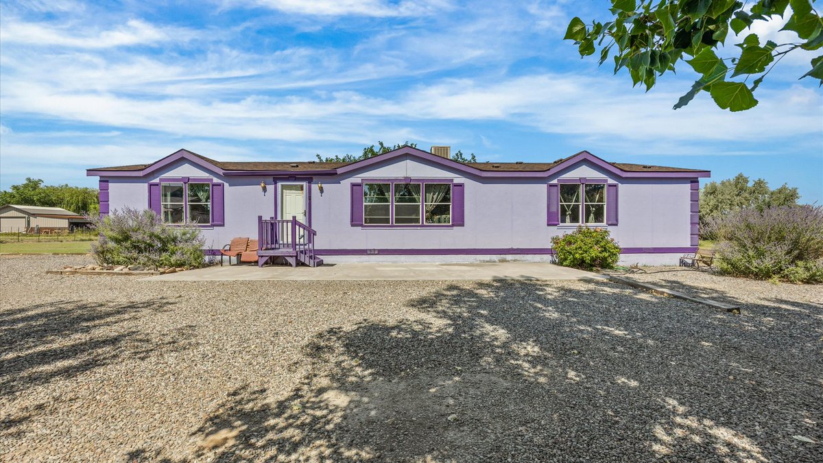 thejoereedteam's tweet photo. 🏡 ACREAGE OPPORTUNITY! Enjoy 1.61 irrigated acres, no HOA, horses allowed &amp; beautiful Grand Valley views. This 3-bed, 2-bath home offers space, privacy &amp; room to make it your own.

📍 3208 A 9/10 Road Grand Junction, CO 81503
💲 $519,250
🔗 https://t.co/BzXvFixLOz https://t.co/HcprpSpxSs