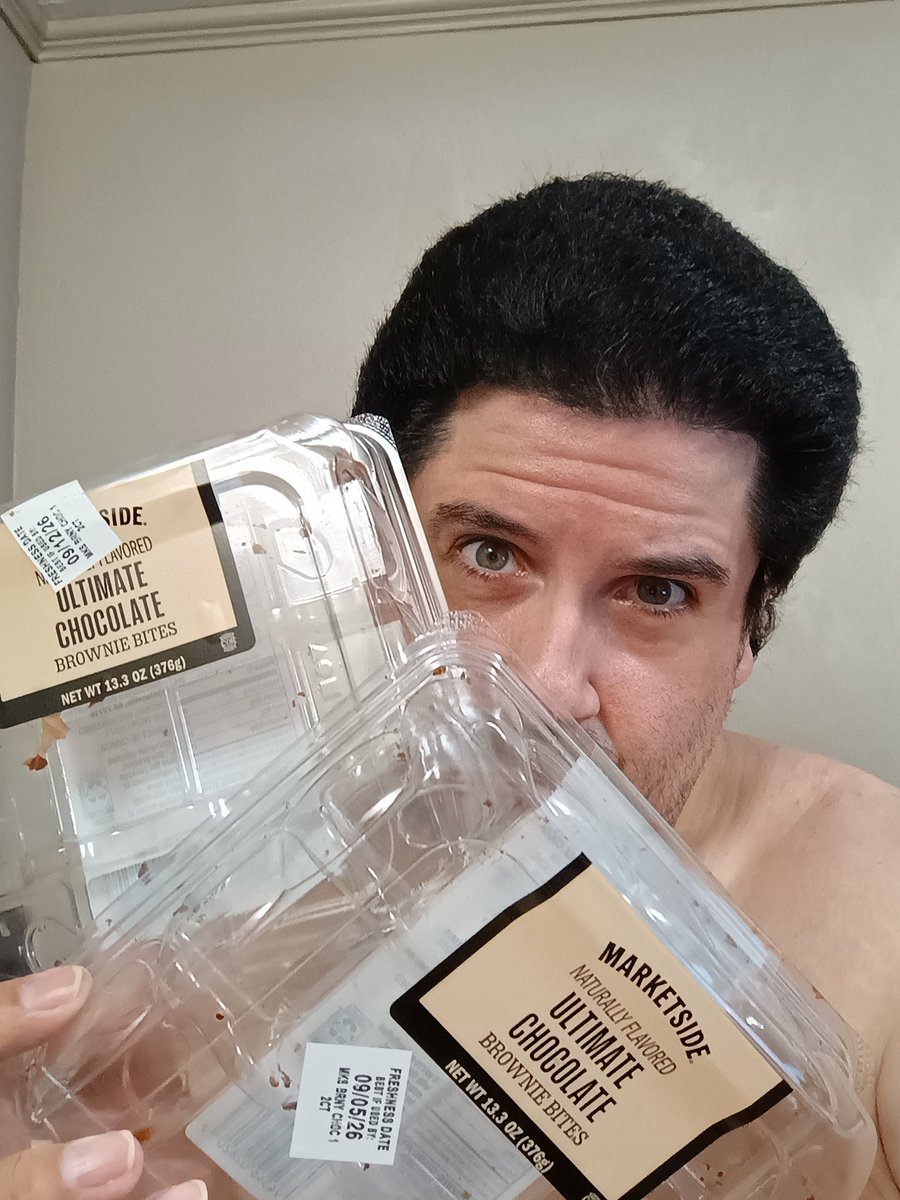fatsnackvac's tweet photo. bonus daily snack is #marketside #ultimate #chocolate #brownie #bites #snack #snacks #obese #big #fat #man #wk3 https://t.co/qiTofQRjvA