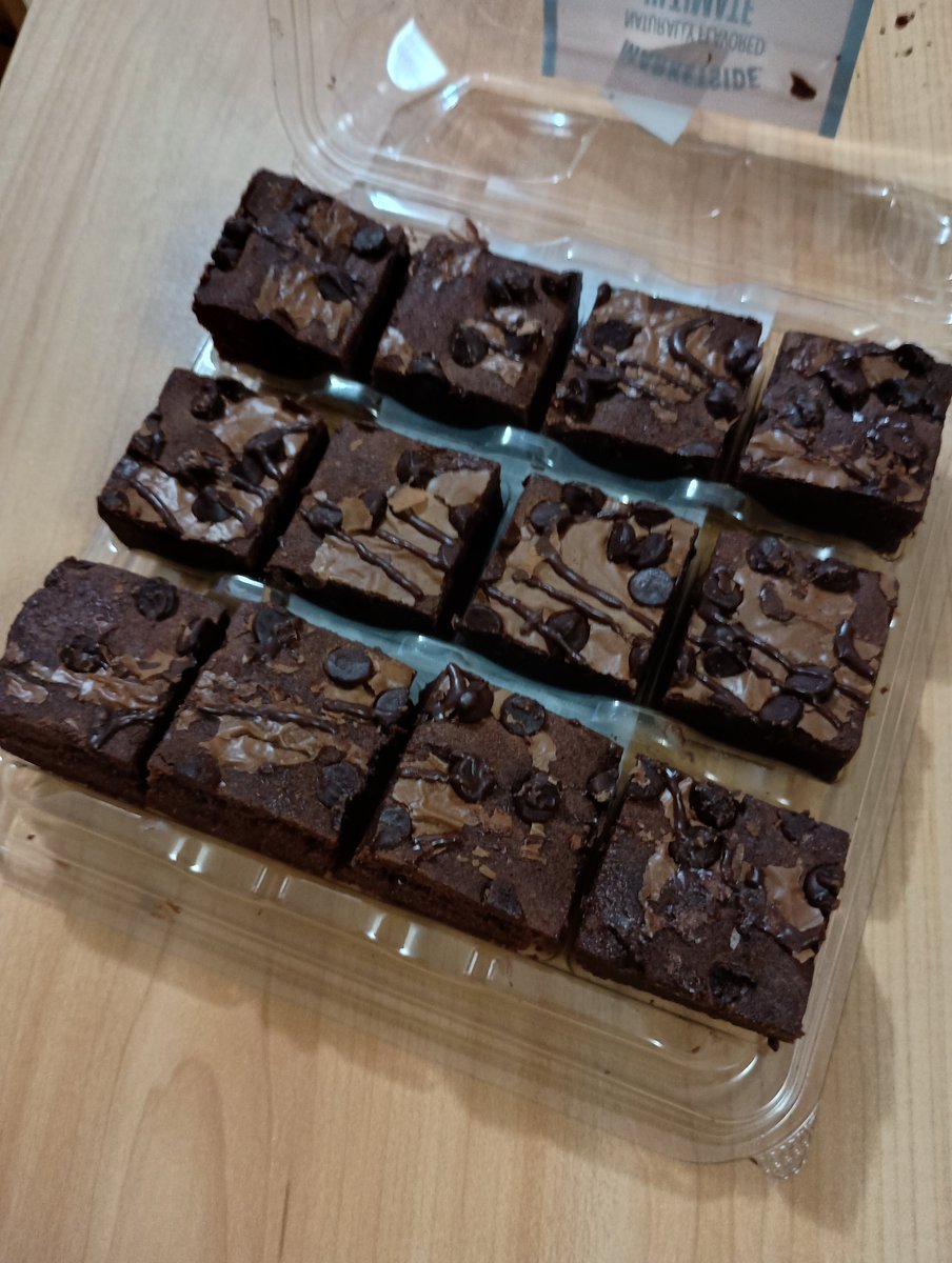 fatsnackvac's tweet photo. bonus daily snack is #marketside #ultimate #chocolate #brownie #bites #snack #snacks #obese #big #fat #man #wk3 https://t.co/qiTofQRjvA